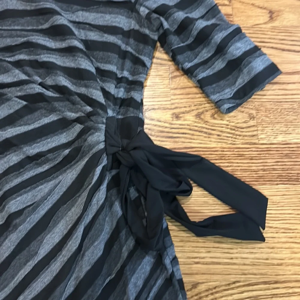 Sleeved cinched dress - Picture 2 of 6